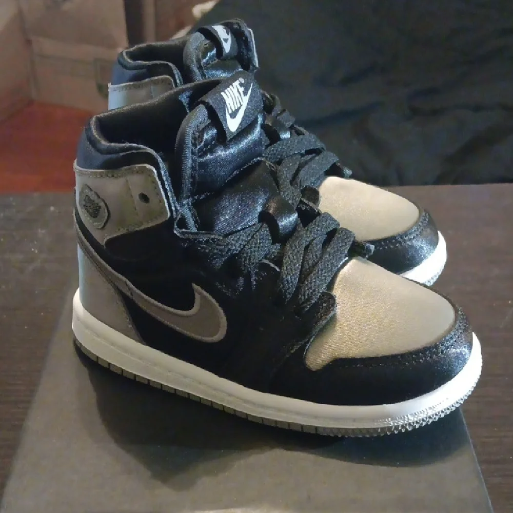 Jordan 1 Retro High OG (TD) Satin Shadow Size 7c New With Box - Picture 3 of 10